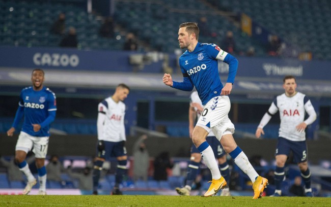 帮助球员实 帮助球员实